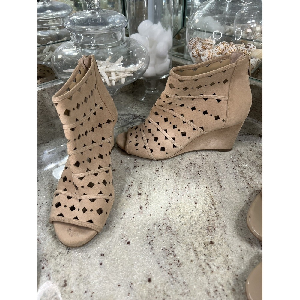 MICHAEL Michael Kors Uma BISQUE Suede Cut-Out Detail Wedge 8.5 8 1/2 Booties